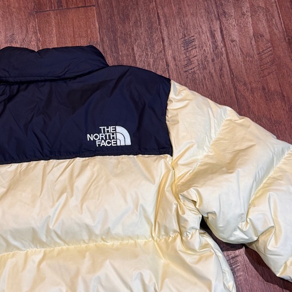 NWT! 1X Nuptse - The North Face Women's Light Yellow & Black Puffer - Picture 12 of 14